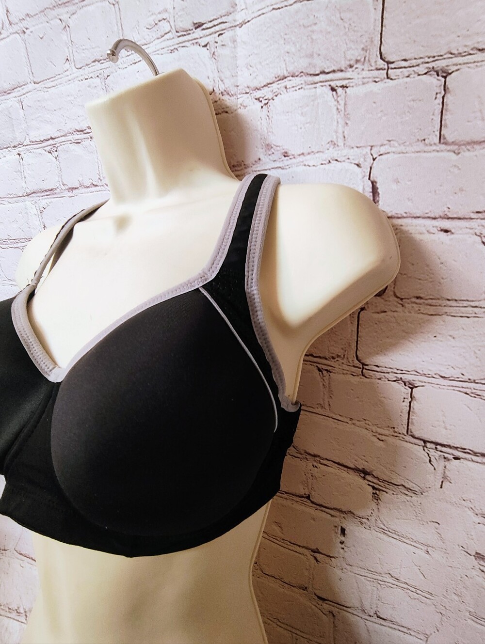 Wacoal Lindsey Black Contour Underwire Sports Bra 32DD - Picture 4 of 13